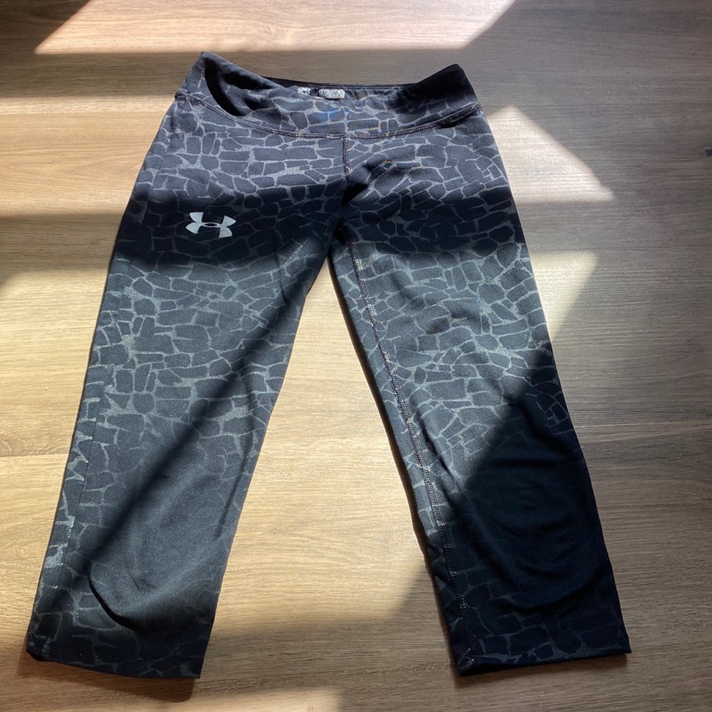 Black Under Armor capri Legings